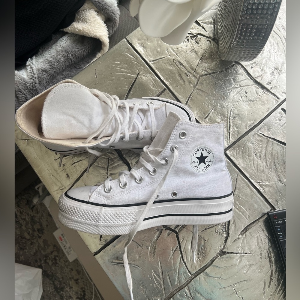 woman’s platform hightop converse